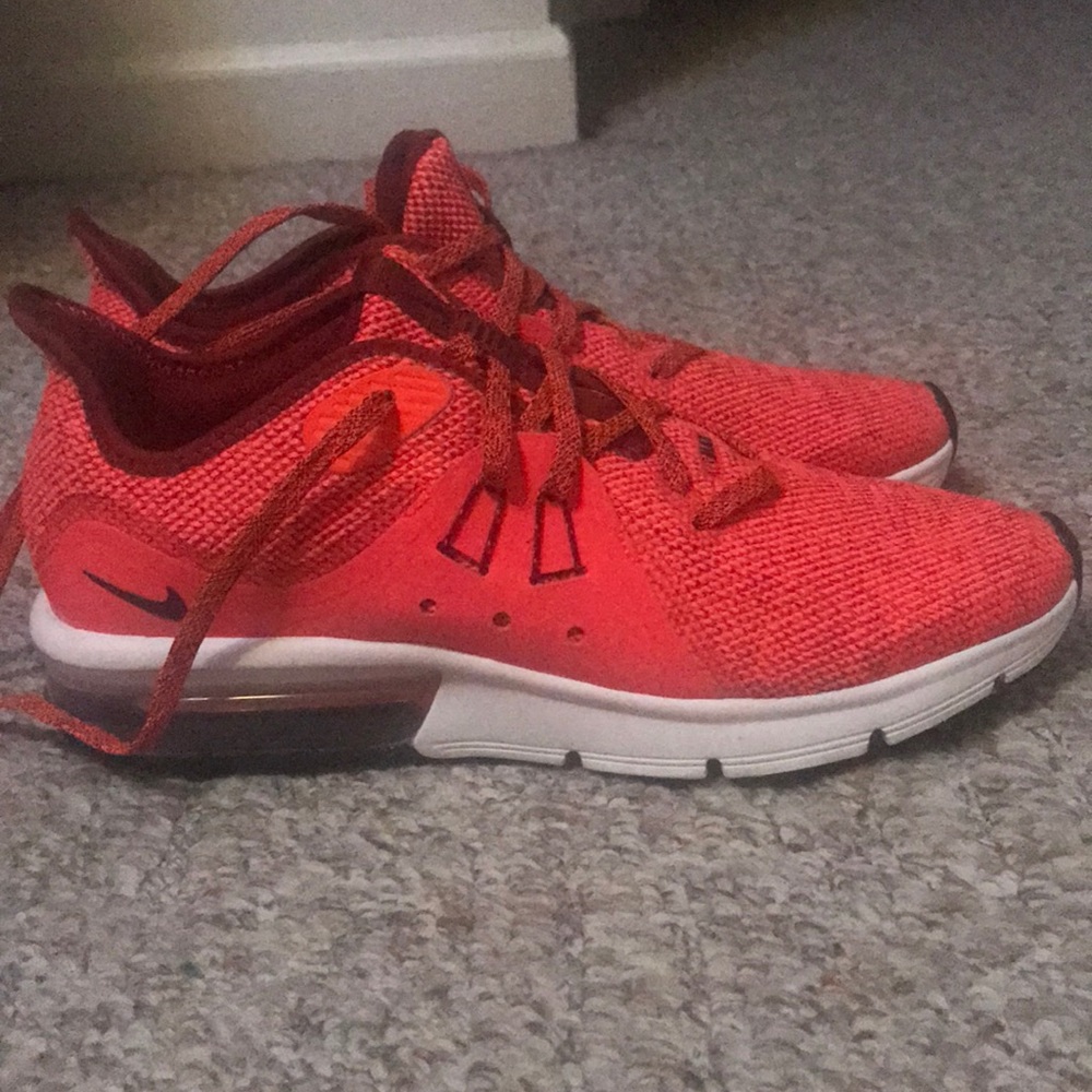nike airmax tennis shoes